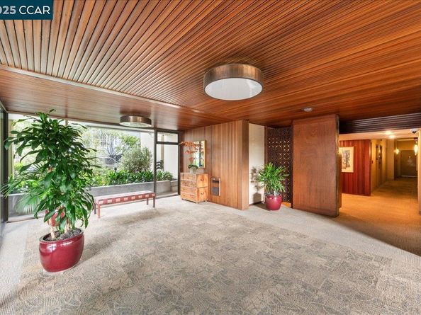 320 Lee St 202, Oakland CA 94610