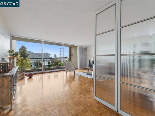 320 Lee St 202, Oakland CA 94610