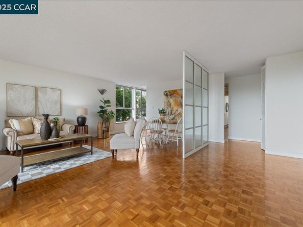 320 Lee St 202, Oakland CA 94610