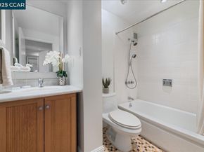 320 Lee St 202, Oakland CA 94610