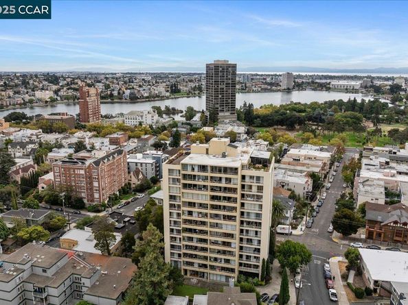 320 Lee St 202, Oakland CA 94610