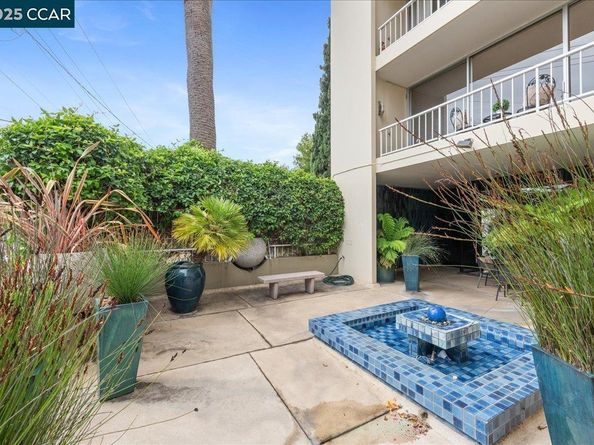 320 Lee St 202, Oakland CA 94610