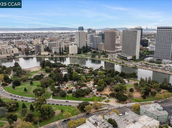 320 Lee St 202, Oakland CA 94610