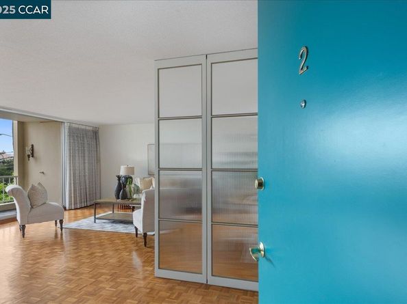 320 Lee St 202, Oakland CA 94610