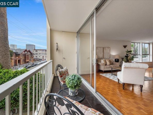 320 Lee St 202, Oakland CA 94610