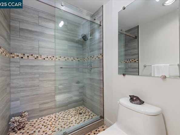 320 Lee St 202, Oakland CA 94610