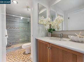 320 Lee St 202, Oakland CA 94610