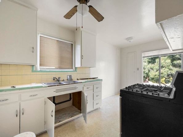 2774 Sacramento St, Berkeley CA 94702