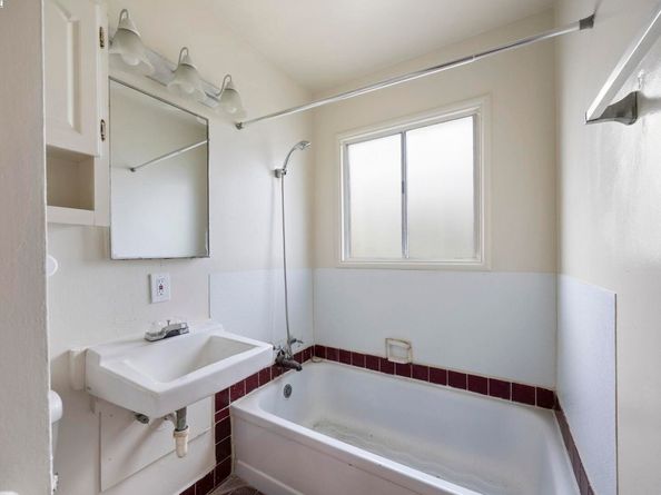 2774 Sacramento St, Berkeley CA 94702