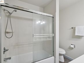 1425 Lakeside DR 201, Oakland CA 94612