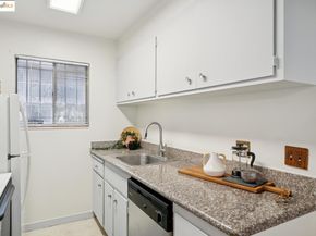 1425 Lakeside DR 201, Oakland CA 94612
