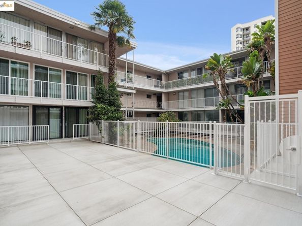 1425 Lakeside DR 201, Oakland CA 94612
