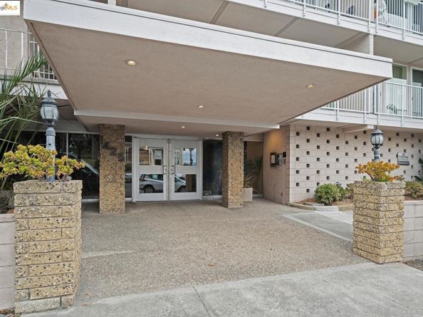 1425 Lakeside DR 201, Oakland CA 94612