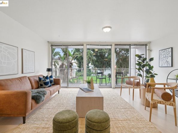 1425 Lakeside DR 201, Oakland CA 94612