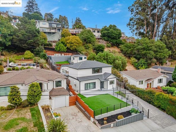 7900 Michigan Ave, Oakland CA 94605