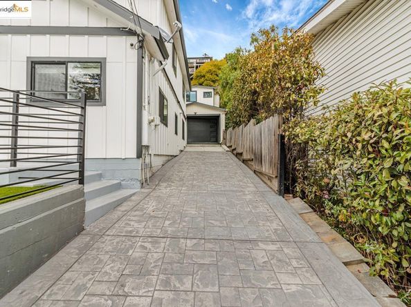 7900 Michigan Ave, Oakland CA 94605