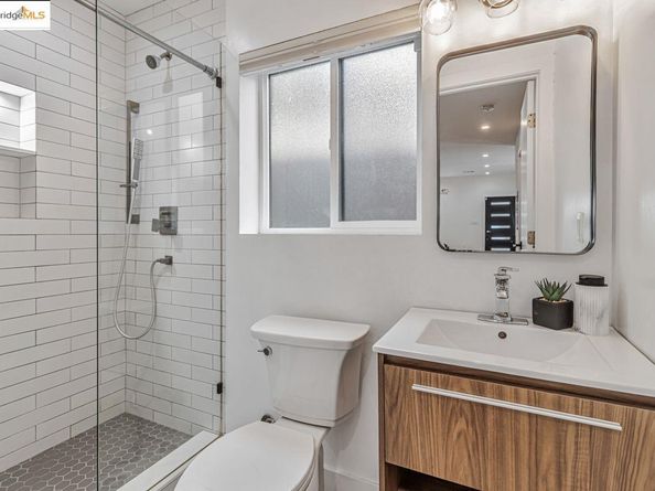 7900 Michigan Ave, Oakland CA 94605