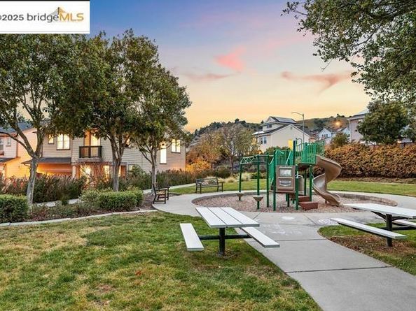 311 Seacliff Way, Richmond CA 94801