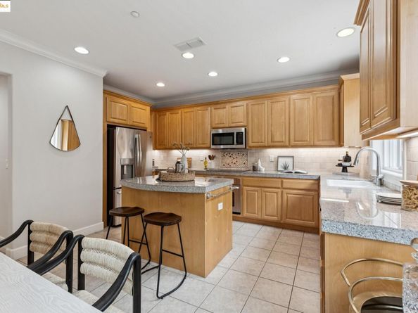 311 Seacliff Way, Richmond CA 94801