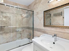 4 Commodore DR D523, Emeryville CA 94608