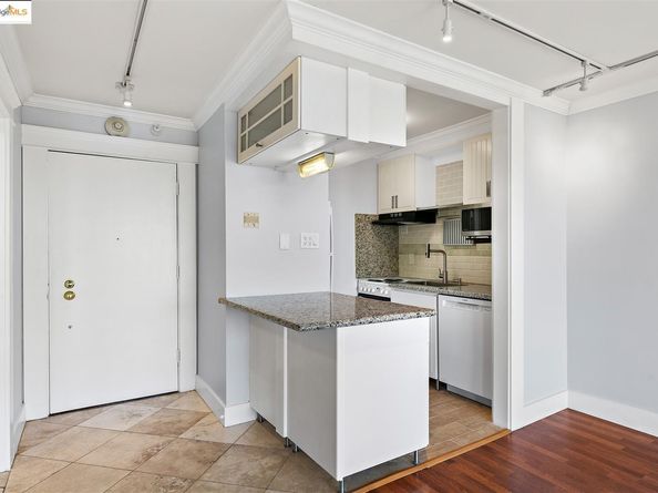 4 Commodore DR D523, Emeryville CA 94608