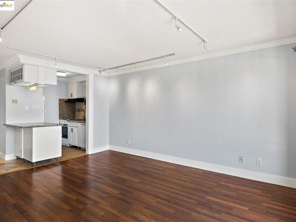 4 Commodore DR D523, Emeryville CA 94608