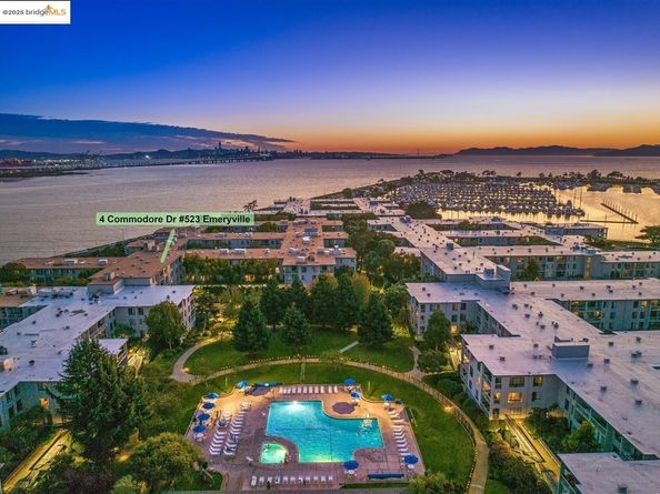 4 Commodore DR D523, Emeryville CA 94608