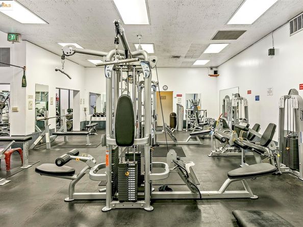 4 Commodore DR D523, Emeryville CA 94608