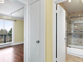 4 Commodore DR D523, Emeryville CA 94608