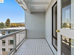4 Commodore DR D523, Emeryville CA 94608