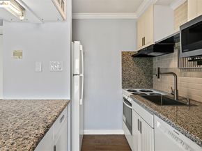 4 Commodore DR D523, Emeryville CA 94608