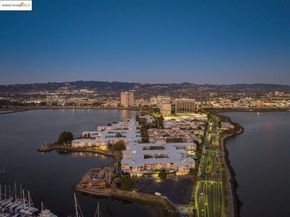 4 Commodore DR D523, Emeryville CA 94608