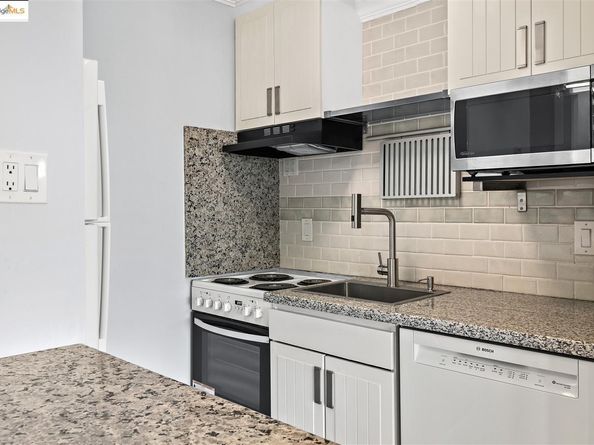 4 Commodore DR D523, Emeryville CA 94608