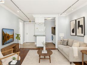 4 Commodore DR D523, Emeryville CA 94608