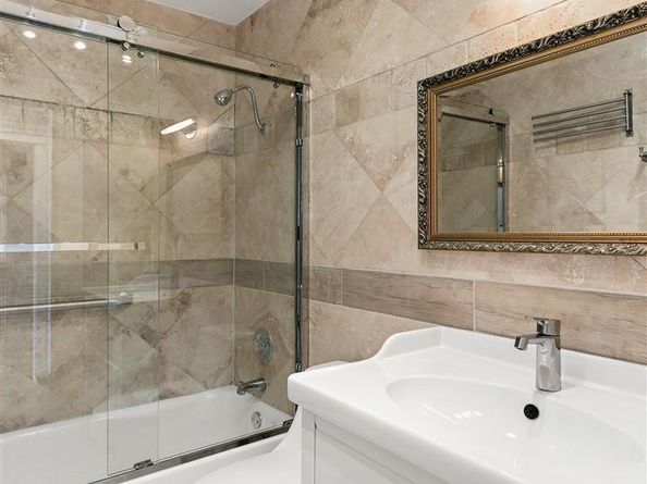 4 Commodore DR D523, Emeryville CA 94608