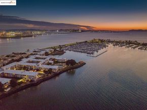 4 Commodore DR D523, Emeryville CA 94608