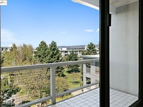 4 Commodore DR D523, Emeryville CA 94608