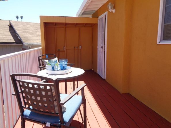 2122 E 25Th St, Oakland CA 94606