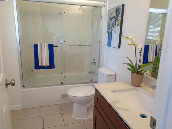 2122 E 25Th St, Oakland CA 94606