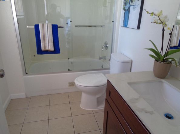 2122 E 25Th St, Oakland CA 94606