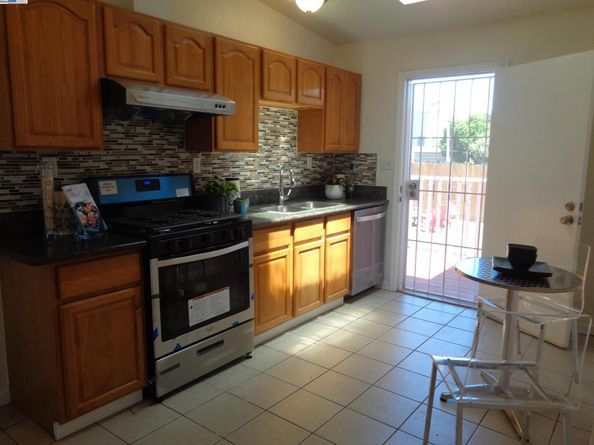 2122 E 25Th St, Oakland CA 94606
