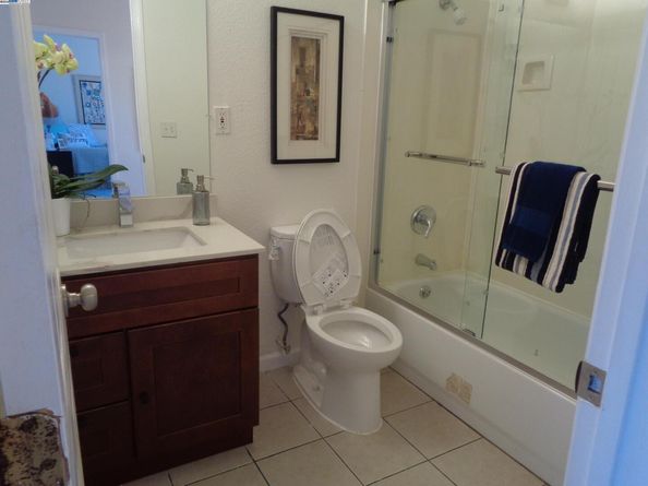 2122 E 25Th St, Oakland CA 94606