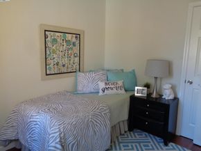 2122 E 25Th St, Oakland CA 94606