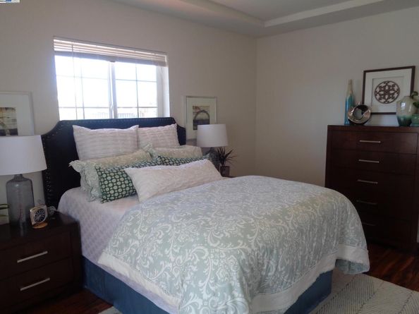 2122 E 25Th St, Oakland CA 94606