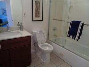 2122 E 25Th St, Oakland CA 94606