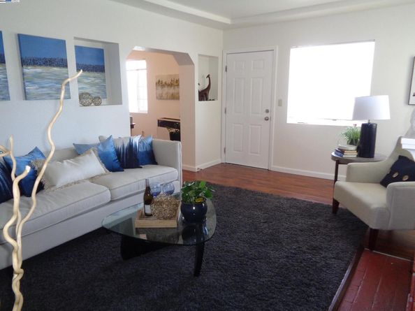 2122 E 25Th St, Oakland CA 94606