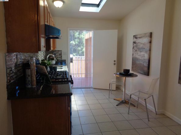 2122 E 25Th St, Oakland CA 94606