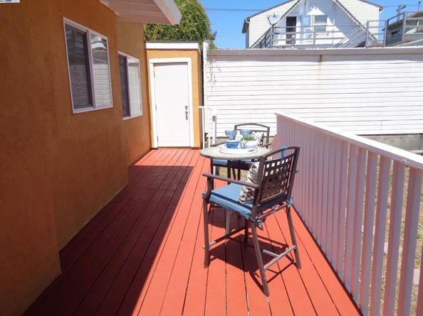 2122 E 25Th St, Oakland CA 94606
