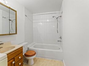 811 W Grand Ave, Oakland CA 94607