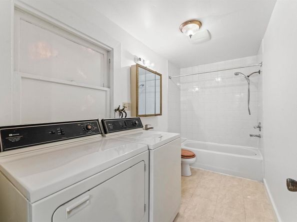 811 W Grand Ave, Oakland CA 94607